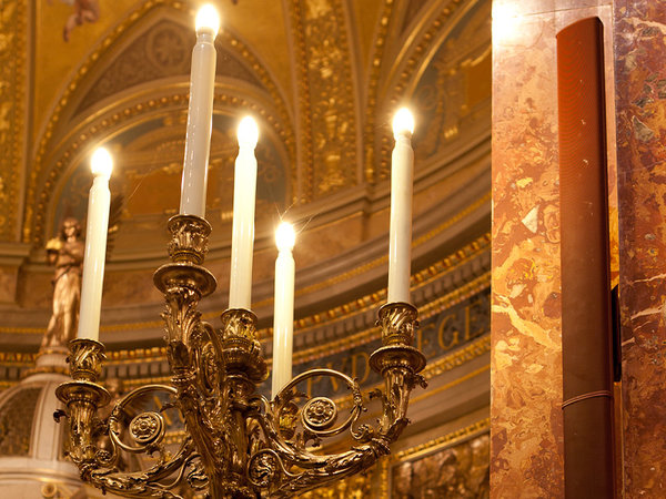 St. Stephen's Basilica in Budapest with speakers with Beam Steering Technology in desired color
