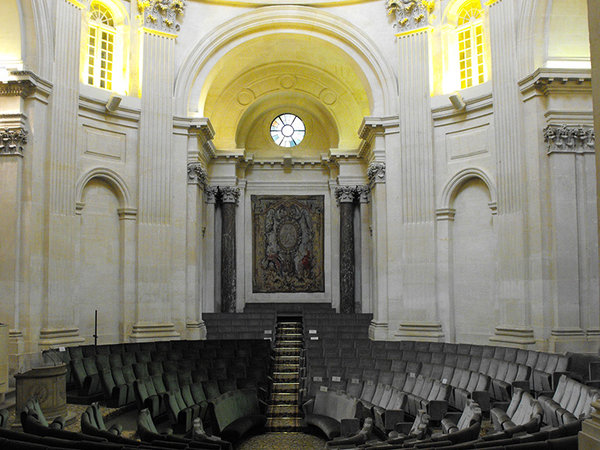 Installation in the Academie francaise with loudspeakers from the Pan Beam series with beam steering technology