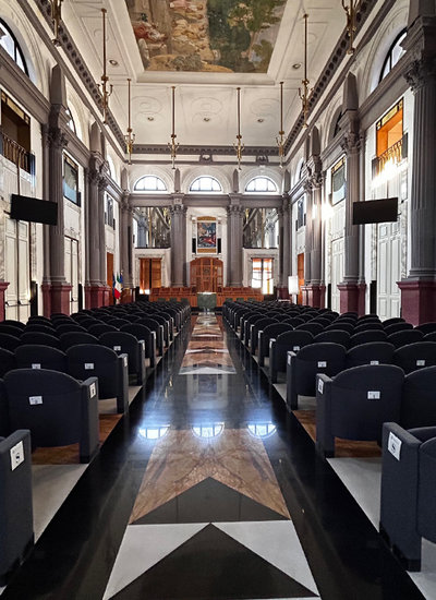 Aula Magna University of Naples with sound reinforcement from the Pan Beam series